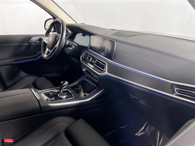 Photo of 2022 Black Sapphire Metallic BMW X7