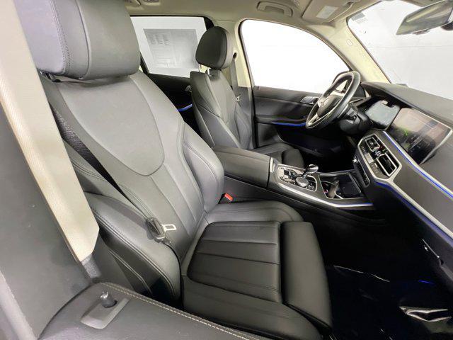Photo of 2022 Black Sapphire Metallic BMW X7