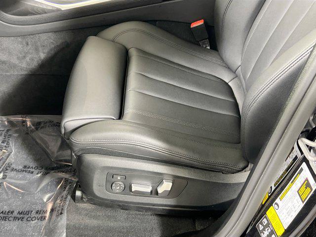 Photo of 2022 Black Sapphire Metallic BMW X7