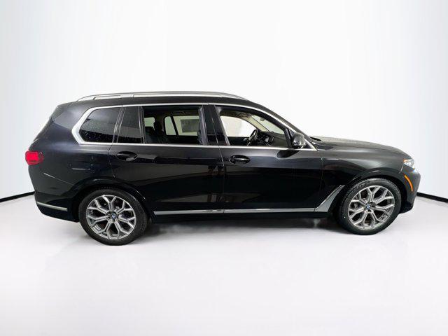 Photo of 2022 Black Sapphire Metallic BMW X7