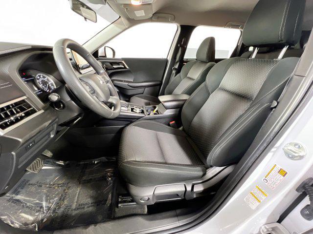 Photo of 2022 White Diamond Mitsubishi Outlander