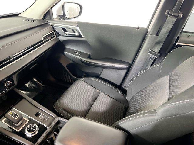 Photo of 2022 White Diamond Mitsubishi Outlander