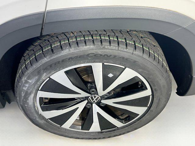 Photo of 2022 Pure White Volkswagen Taos