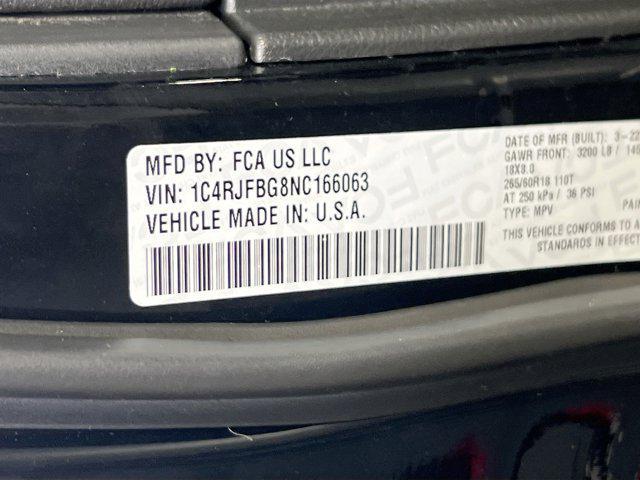 Photo of 2022 Diamond Black Crystal Pearlcoat Jeep Grand Cherokee