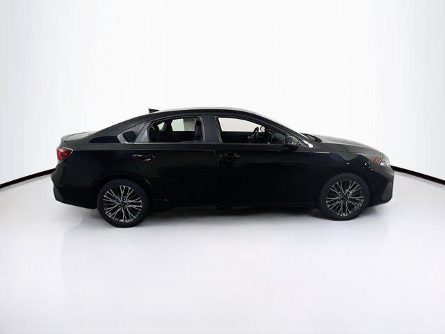 Photo of 2022 Aurora Black Kia Forte