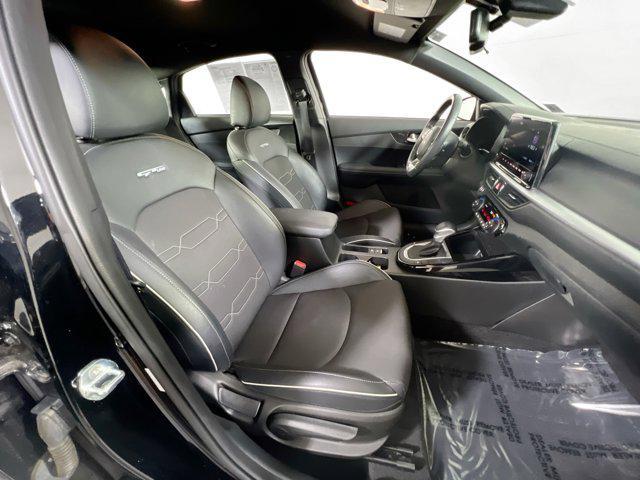 Photo of 2022 Aurora Black Kia Forte