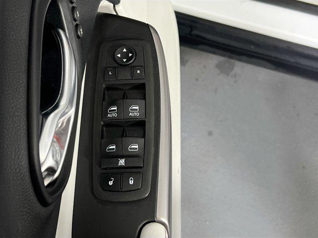 Photo of 2022 Bright White Clearcoat Jeep Cherokee