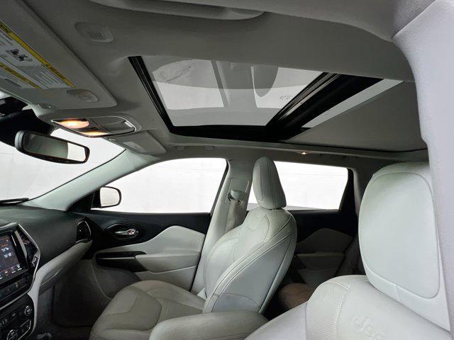 Photo of 2022 Bright White Clearcoat Jeep Cherokee