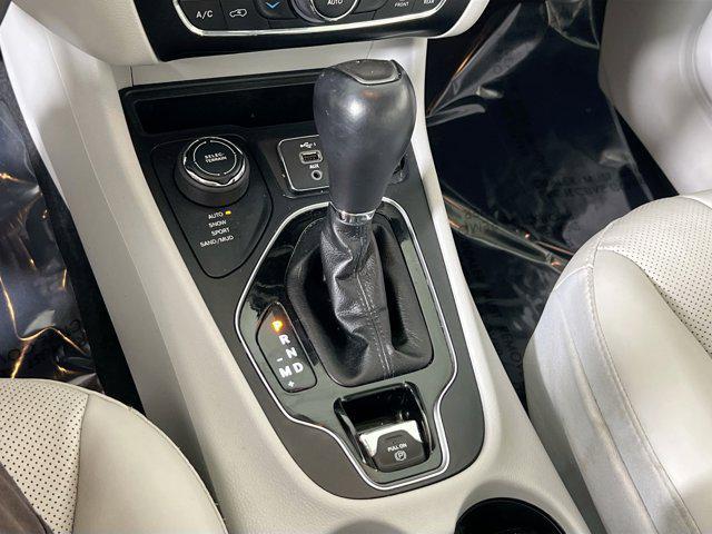 Photo of 2022 Bright White Clearcoat Jeep Cherokee