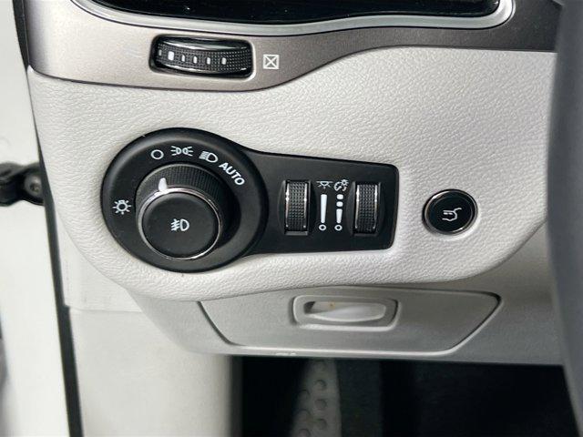 Photo of 2022 Bright White Clearcoat Jeep Cherokee