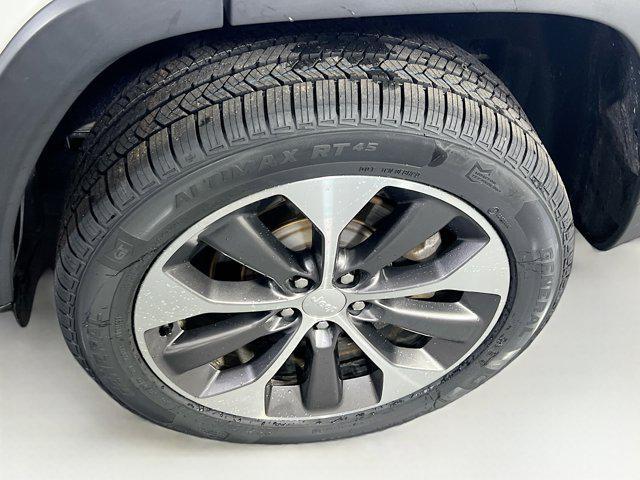 Photo of 2022 Bright White Clearcoat Jeep Cherokee