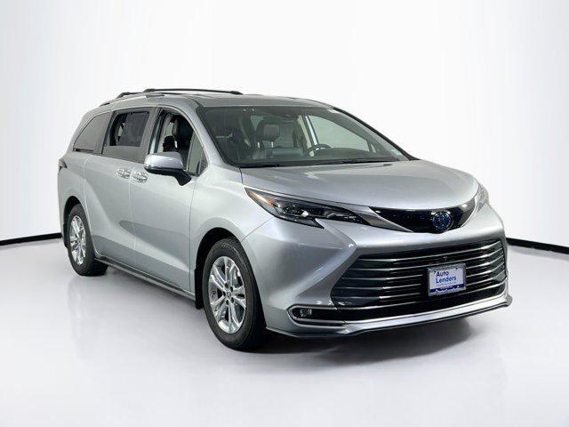 Photo of 2024 Celestial Silver Metallic Toyota Sienna