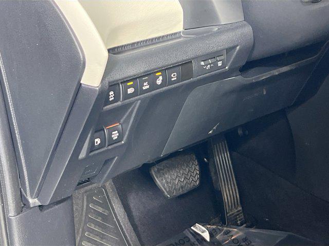 Photo of 2024 Celestial Silver Metallic Toyota Sienna
