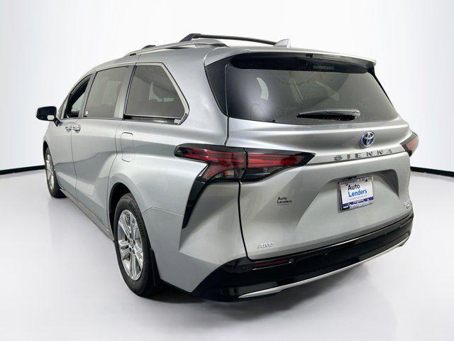 Photo of 2024 Celestial Silver Metallic Toyota Sienna