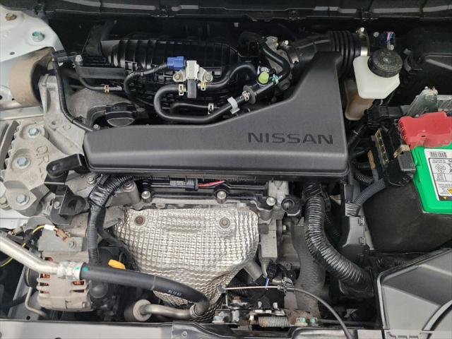 Photo of 2018 Glacier White Nissan Rogue