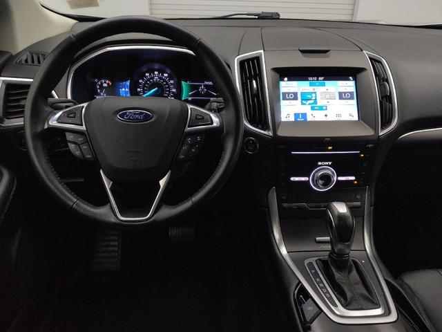 Photo of 2017 Ingot Silver Metallic Ford Edge