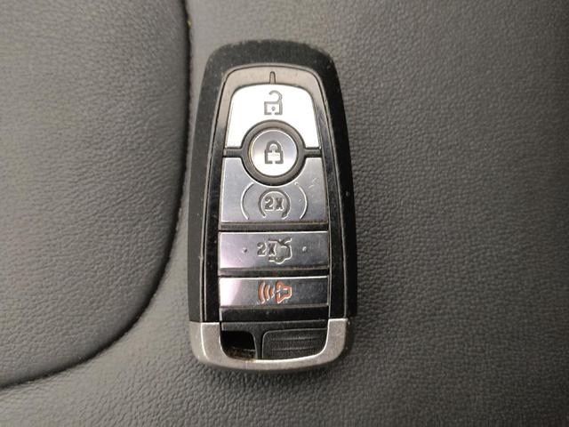 Photo of 2017 Ingot Silver Metallic Ford Edge