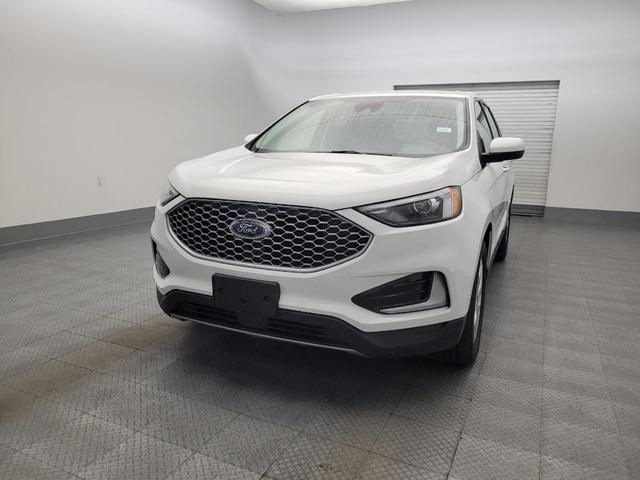 Photo of 2024 White Ford Edge