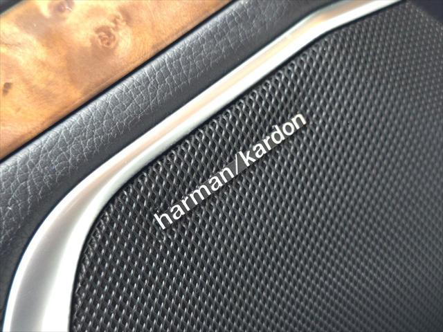 Photo of 2017 designo Diamond White Metallic Mercedes-Benz SL 550