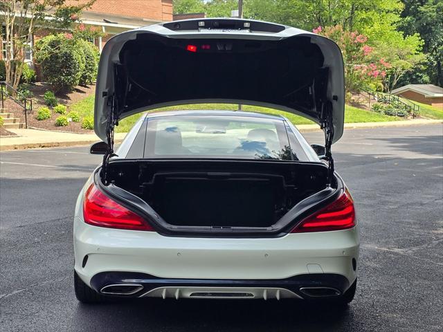 Photo of 2017 designo Diamond White Metallic Mercedes-Benz SL 550
