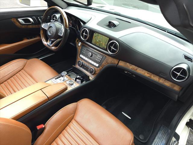 Photo of 2017 designo Diamond White Metallic Mercedes-Benz SL 550