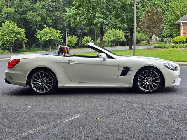 Photo of 2017 designo Diamond White Metallic Mercedes-Benz SL 550