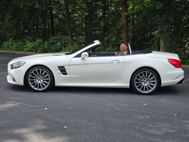 Photo of 2017 designo Diamond White Metallic Mercedes-Benz SL 550