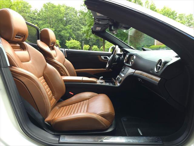 Photo of 2017 designo Diamond White Metallic Mercedes-Benz SL 550