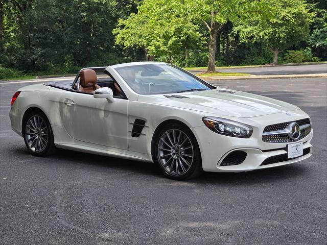 Photo of 2017 designo Diamond White Metallic Mercedes-Benz SL 550