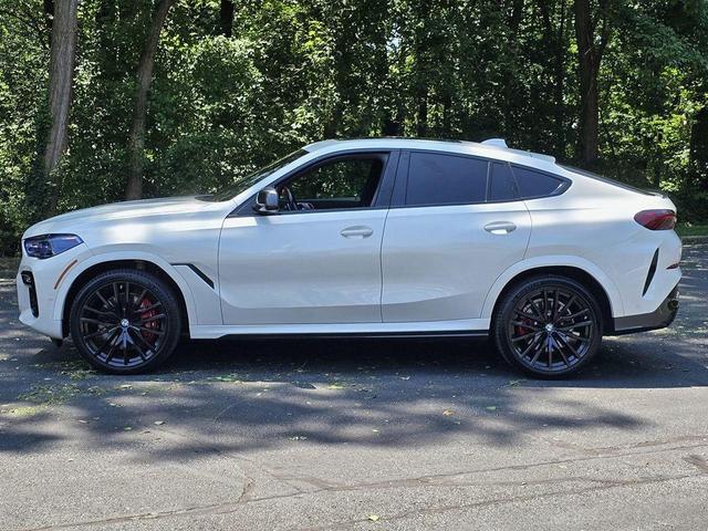 Photo of 2021 Mineral White Metallic BMW X6
