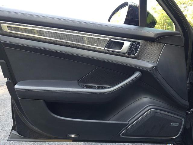 Photo of 2018 Jet Black Metallic Porsche Panamera