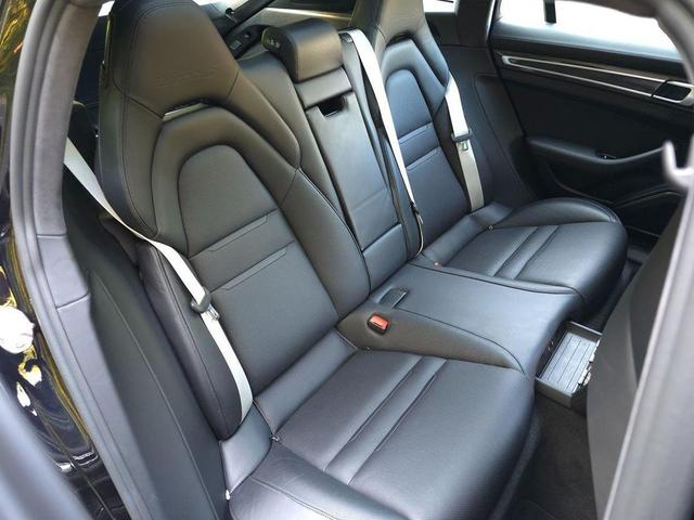 Photo of 2018 Jet Black Metallic Porsche Panamera