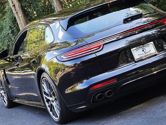 Photo of 2018 Jet Black Metallic Porsche Panamera