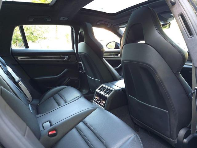 Photo of 2018 Jet Black Metallic Porsche Panamera