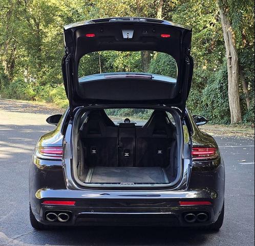 Photo of 2018 Jet Black Metallic Porsche Panamera