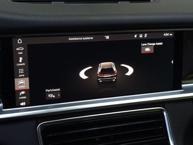 Photo of 2018 Jet Black Metallic Porsche Panamera