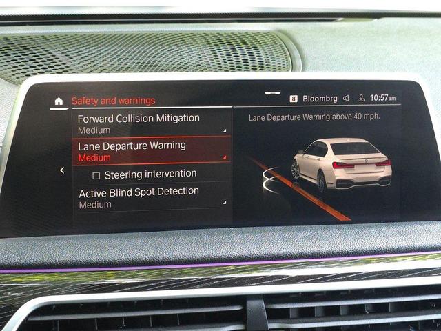 Photo of 2022 Mineral White Metallic BMW 740