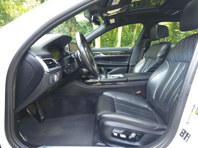 Photo of 2022 Mineral White Metallic BMW 740