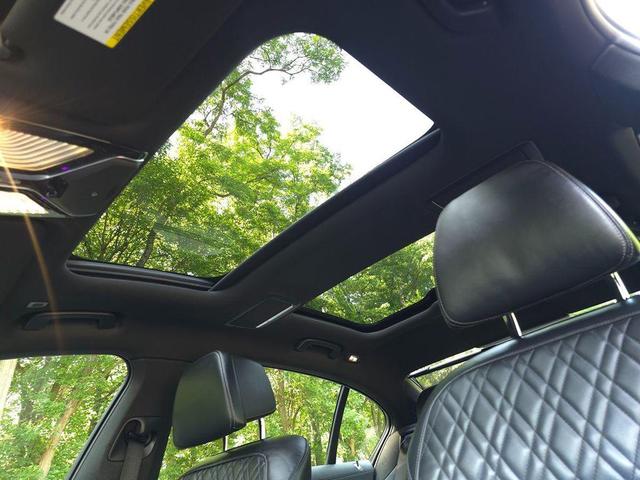 Photo of 2022 Mineral White Metallic BMW 740