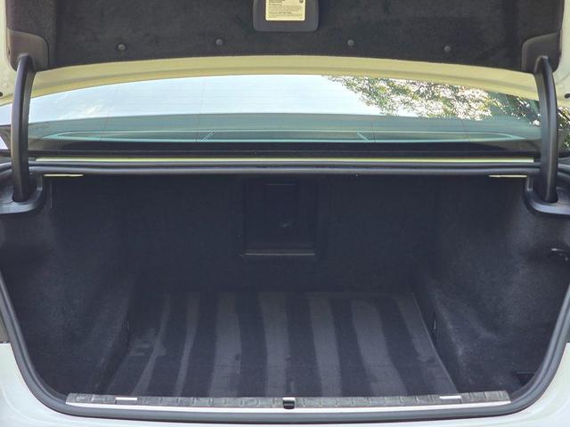 Photo of 2022 Mineral White Metallic BMW 740