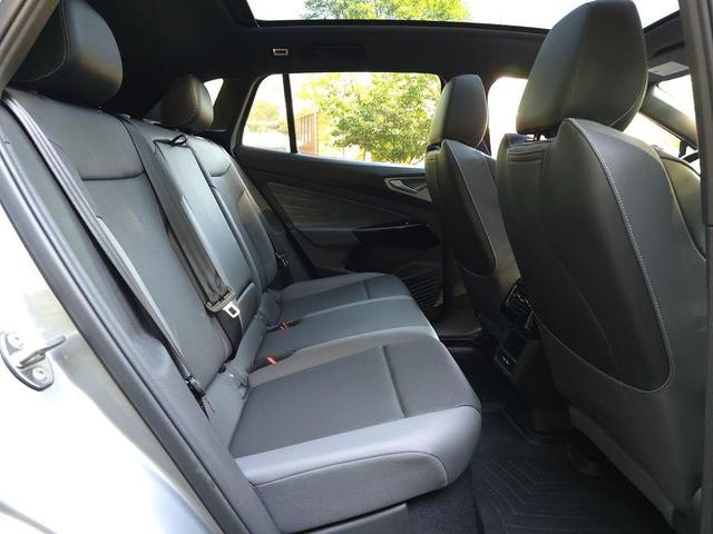 Photo of 2023 Silver Mist Metallic Volkswagen ID.4