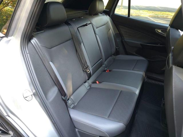 Photo of 2023 Silver Mist Metallic Volkswagen ID.4