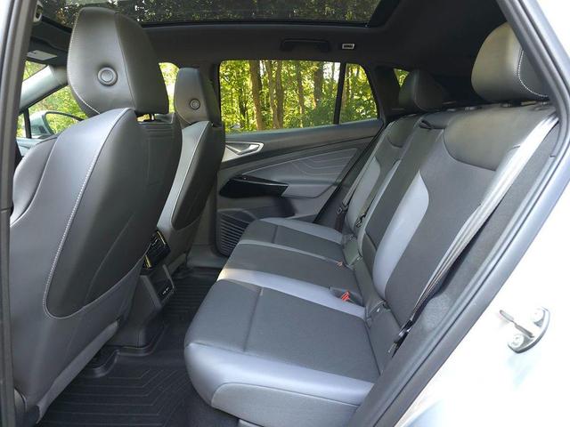 Photo of 2023 Silver Mist Metallic Volkswagen ID.4