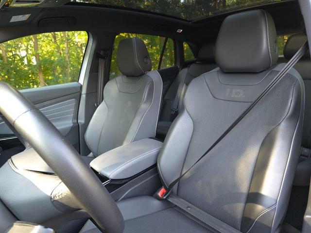 Photo of 2023 Silver Mist Metallic Volkswagen ID.4