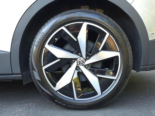 Photo of 2023 Silver Mist Metallic Volkswagen ID.4