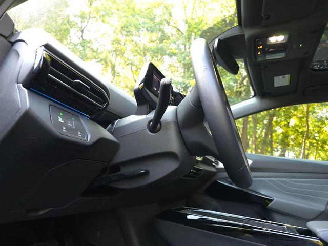 Photo of 2023 Silver Mist Metallic Volkswagen ID.4