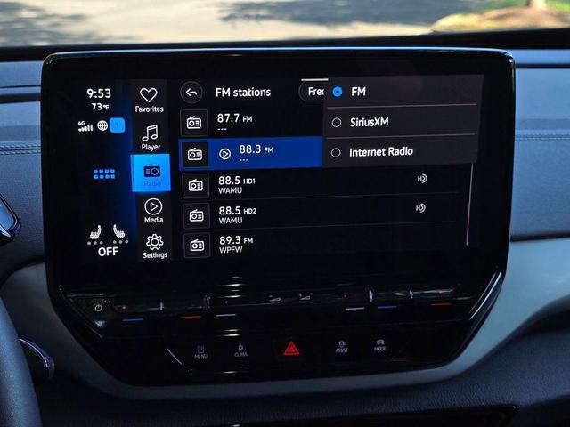 Photo of 2023 Silver Mist Metallic Volkswagen ID.4