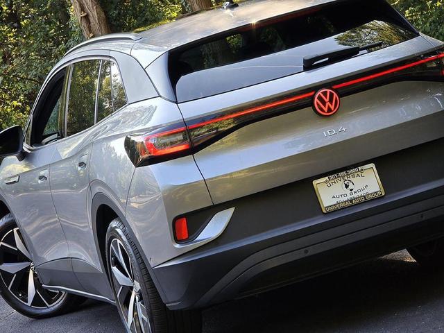 Photo of 2023 Silver Mist Metallic Volkswagen ID.4