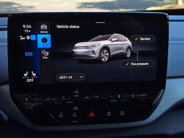Photo of 2023 Silver Mist Metallic Volkswagen ID.4