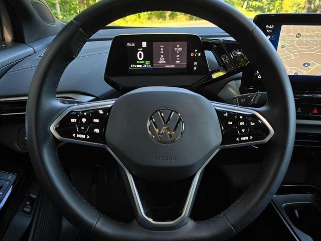 Photo of 2023 Silver Mist Metallic Volkswagen ID.4